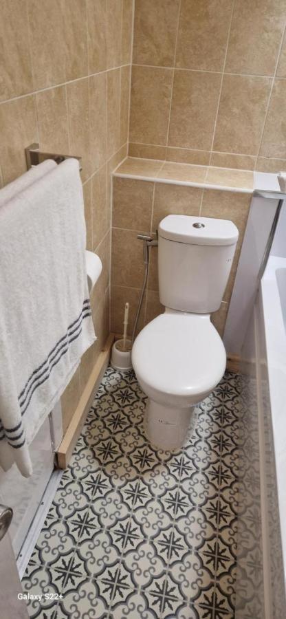 Archillects Entire Two Bedroom Comfy House - Free Parking Glasgow Eksteriør bilde