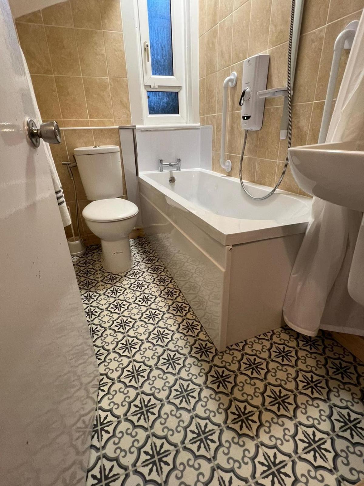 Archillects Entire Two Bedroom Comfy House - Free Parking Glasgow Eksteriør bilde